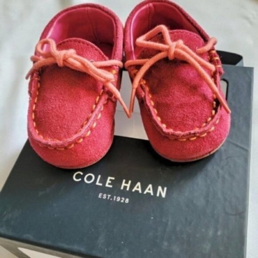 Cole Haan Baby Preppy Luxury Vibrant Moccasin Loafers 2 Pink Suede Shoes NEW